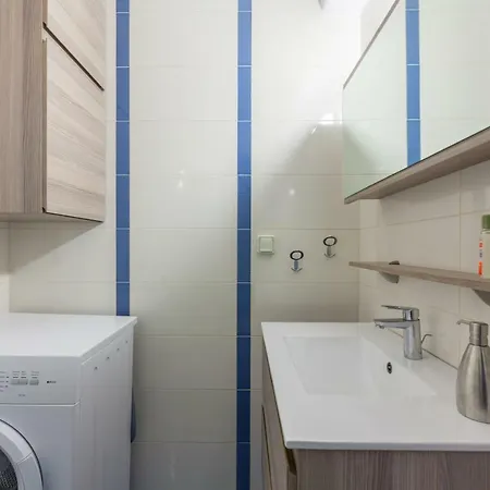 Pebbles 1bd House With Sea View In The Heart Of