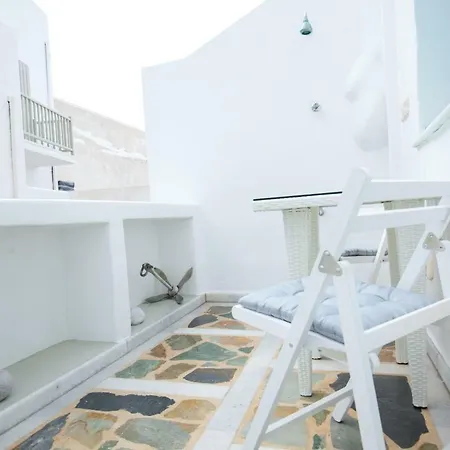 Pebbles 1bd House With Sea View In The Heart Of