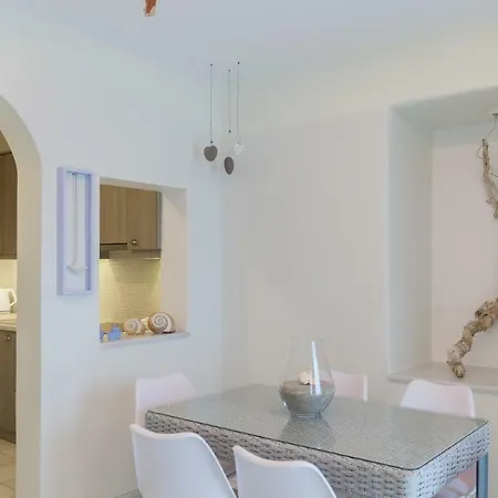 Pebbles 1bd House With Sea View In The Heart Of 아파트