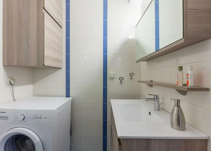 Pebbles 1bd House With Sea View In The Heart Of